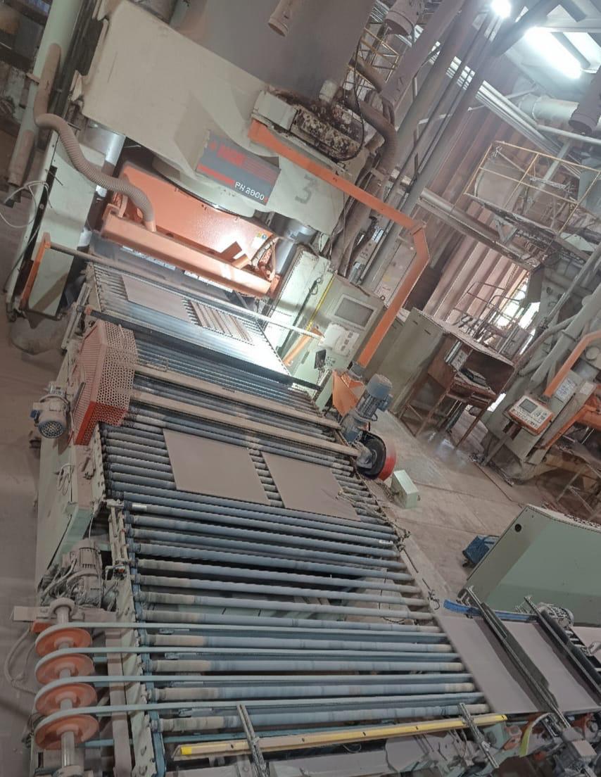 Interior do galpão de produção